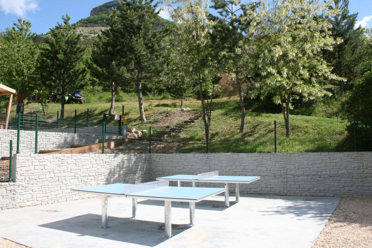 Hotel Camping les Princes d'Orange à Orpierre Extérieur photo