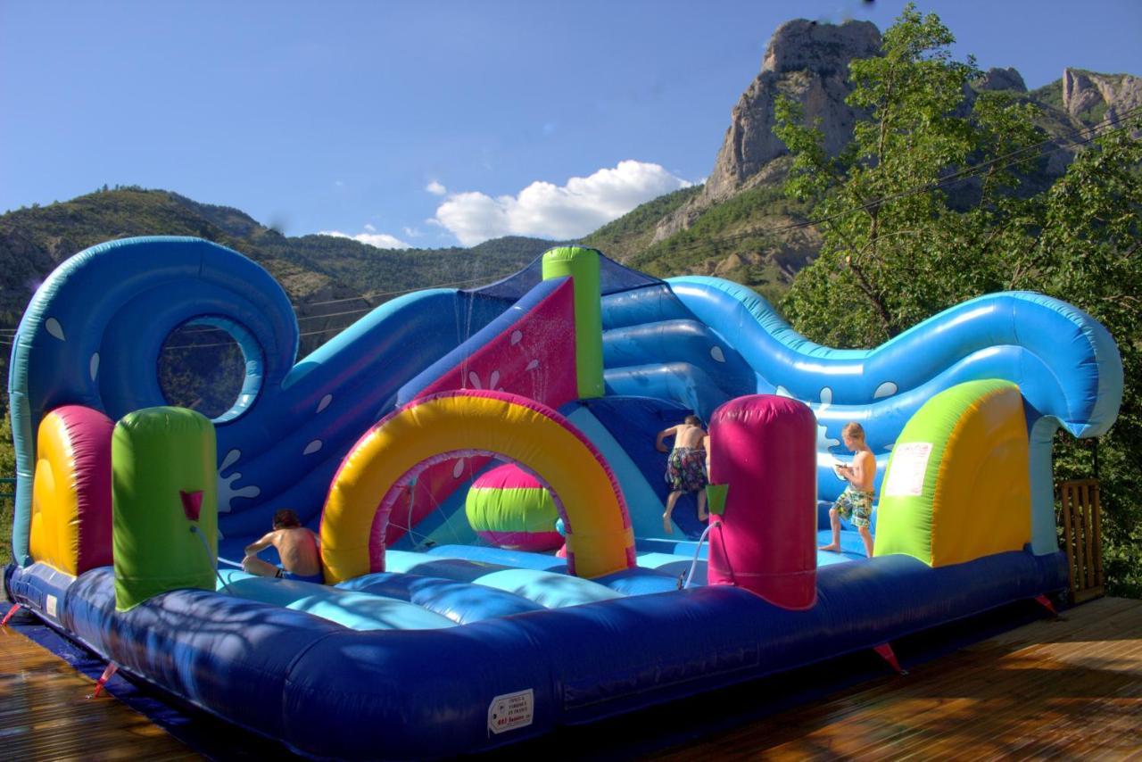 Hotel Camping les Princes d'Orange à Orpierre Extérieur photo