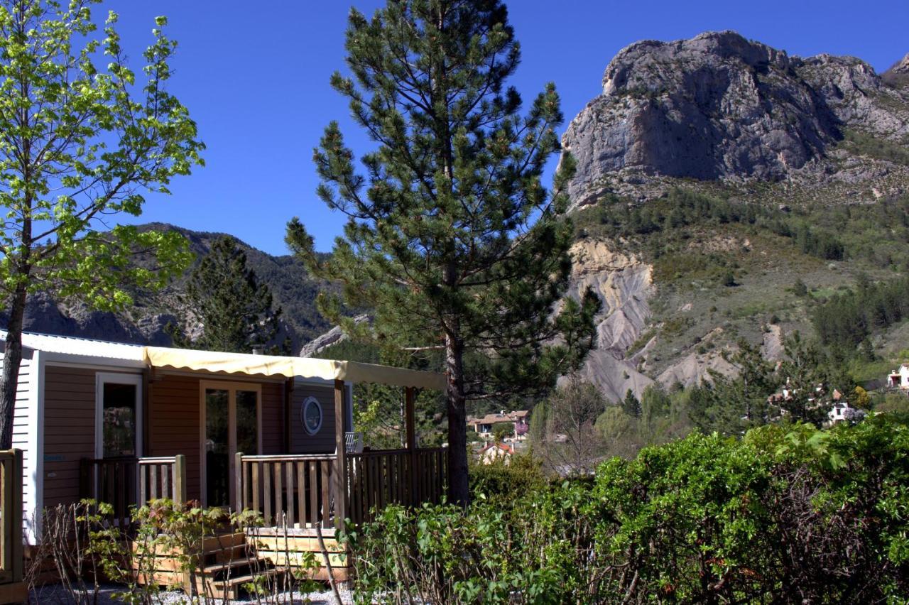 Hotel Camping les Princes d'Orange à Orpierre Extérieur photo