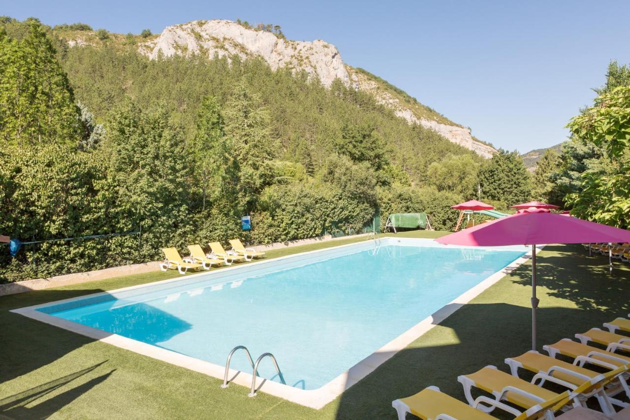 Hotel Camping les Princes d'Orange à Orpierre Extérieur photo