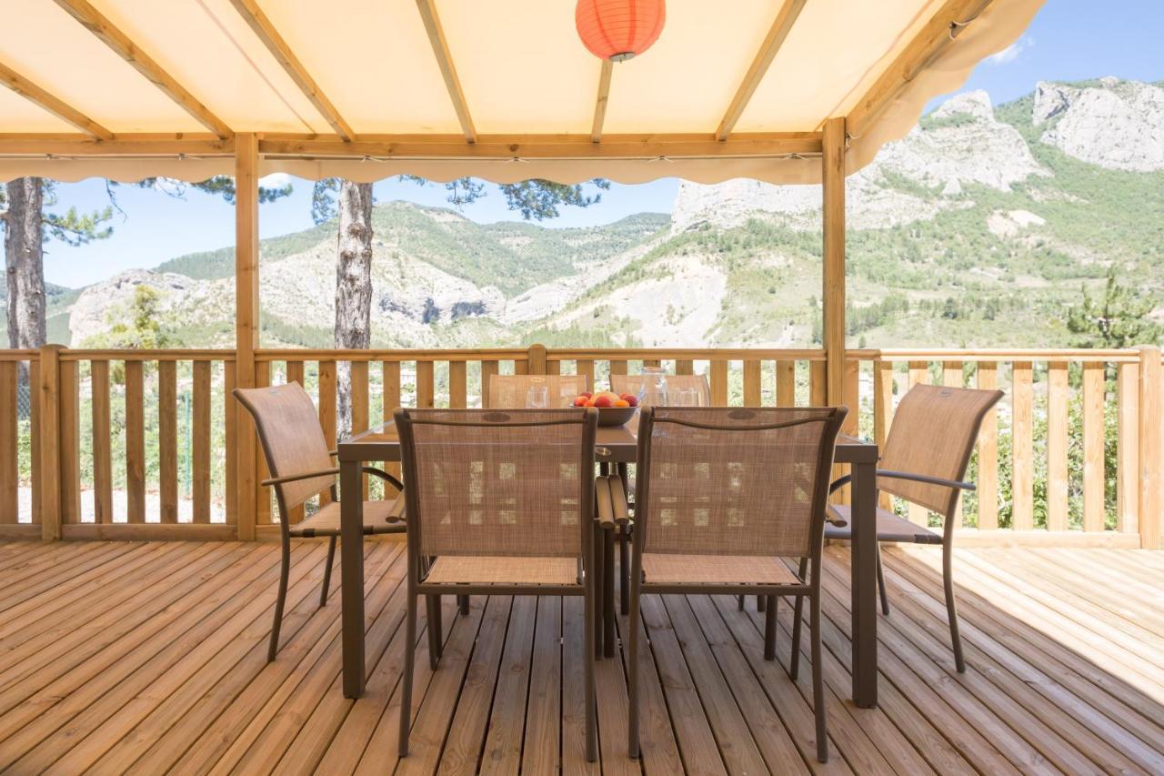 Hotel Camping les Princes d'Orange à Orpierre Extérieur photo