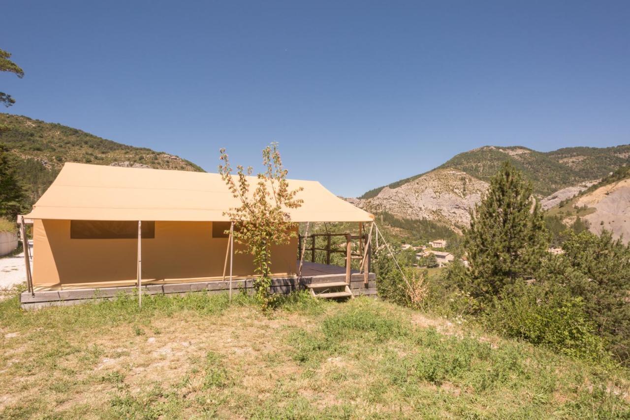 Hotel Camping les Princes d'Orange à Orpierre Extérieur photo
