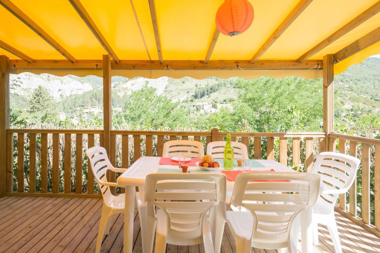 Hotel Camping les Princes d'Orange à Orpierre Extérieur photo