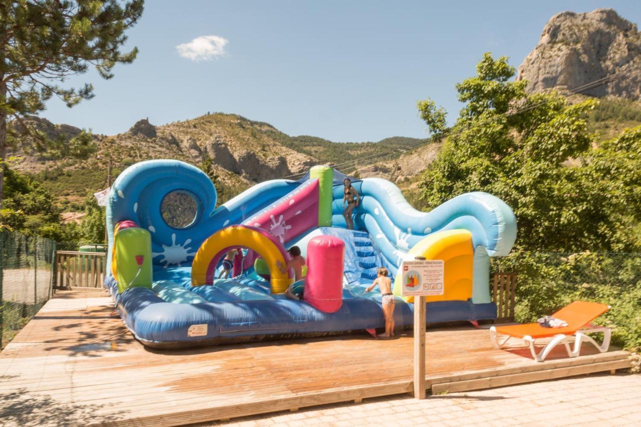 Hotel Camping les Princes d'Orange à Orpierre Extérieur photo