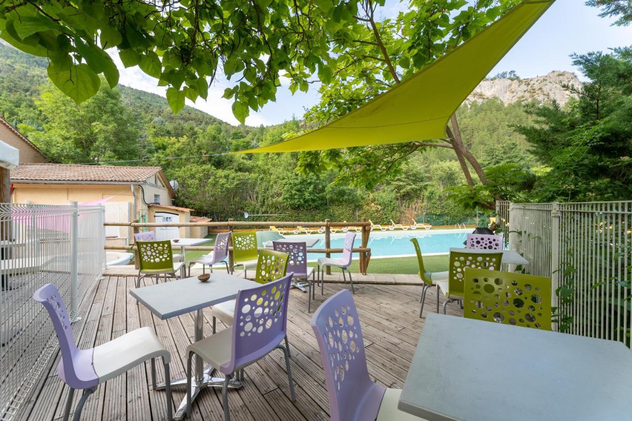 Hotel Camping les Princes d'Orange à Orpierre Extérieur photo