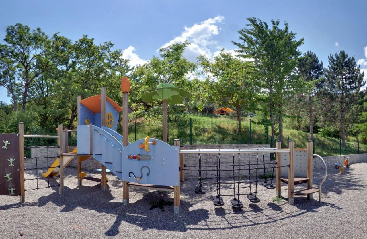 Hotel Camping les Princes d'Orange à Orpierre Extérieur photo
